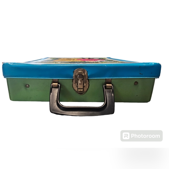 Vintage World of Barbie Doll Case - Picture 4 of 8